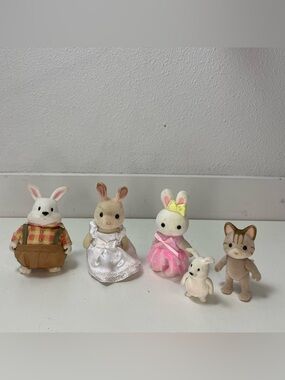 Calico Critters Sylvanian Families Rabbits and cat set of 5 ~ collectible